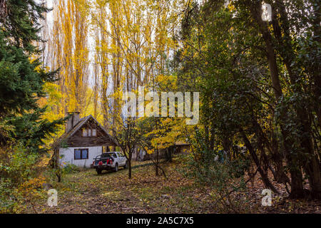 Voir la scène colorée de l'automne à la ferme en Patagonie, Argentine Banque D'Images