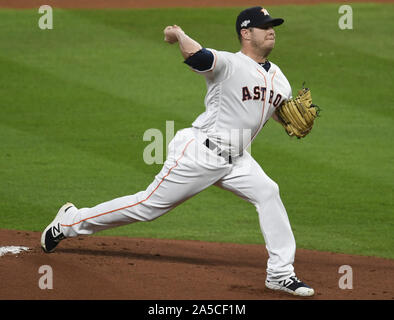 Houston, États-Unis. 19 Oct, 2019. Astros de Houston le lanceur partant Brad Peacock lance contre les Yankees de New York dans la première manche du Match 6 de la série de championnat de la ligue américaine au Minute Maid Park de Houston, Texas le dimanche, Octobre 19, 2019. Les Astros avec une victoire contre les Yankees accéder à la série mondiale 2019 contre les Nationals de Washington. Photo par Trask Smith/UPI UPI : Crédit/Alamy Live News Banque D'Images