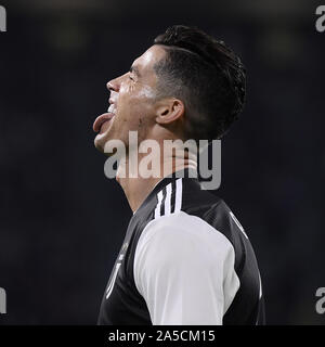 Turin, Italie. 19 Oct, 2019. Cristiano Ronaldo de la Juventus réagit au cours d'une saison 2019-2020 Serie A match de foot entre FC Juventus et Bologne à Turin, Italie, 19 oct., 2019. Credit : Federico Tardito/Xinhua/Alamy Live News Banque D'Images