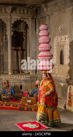 Spectacles traditionnels à Udaipur Banque D'Images