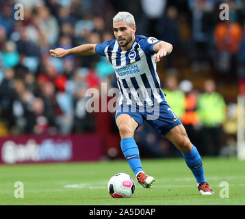 La Villa Du Parc, Birmingham, Midlands, Royaume-Uni. 19 Oct, 2019. English Premier League, Aston Villa contre Brighton et Hove Albion ; Neal Maupay de Brighton et Hove Albion s'exécute à l'Aston Villa - défense strictement usage éditorial uniquement. Pas d'utilisation non autorisée avec l'audio, vidéo, données, listes de luminaire, club ou la Ligue de logos ou services 'live'. En ligne De-match utilisation limitée à 120 images, aucune émulation. Aucune utilisation de pari, de jeux ou d'un club ou la ligue/player Crédit : publications Plus Sport Action/Alamy Live News Banque D'Images