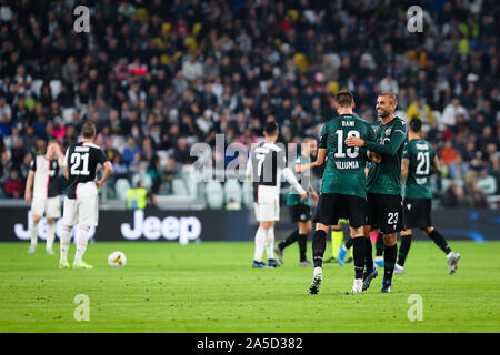 Turin, Italie. 19 Oct, 2019. Danilo de FC Bologne pendant le match de Serie A entre la Juventus et Bologne au Juventus Stadium, Turin, Italie le 19 octobre 2019. Photo par Fabrizio Carabelli. Usage éditorial uniquement, licence requise pour un usage commercial. Aucune utilisation de pari, de jeux ou d'un seul club/ligue/dvd publications. Credit : UK Sports Photos Ltd/Alamy Live News Banque D'Images