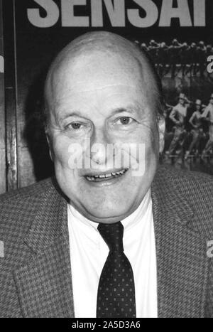 Portraits de célébrités du 1989 Broadway Cares/Equity Fights AIDS Brocante tenue à Shubert Alley. Avec : Werner Klemperer Où : New York, New York, United States Quand : 30 Sep 1989 Crédit : Joseph Marzullo/WENN.com Banque D'Images