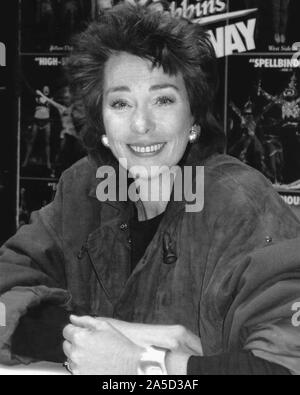 Portraits de célébrités du 1989 Broadway Cares/Equity Fights AIDS Brocante tenue à Shubert Alley. Avec : Jenny O'Hara Où : New York, New York, United States Quand : 30 Sep 1989 Crédit : Joseph Marzullo/WENN.com Banque D'Images