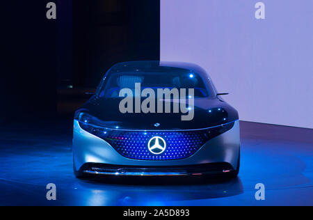 Francfort, Allemagne - Sep 19, 2019 : Mercedes Benz Vision concept car électrique de luxe NQE à reveiled l'auto IAA de Francfort 2019. Banque D'Images