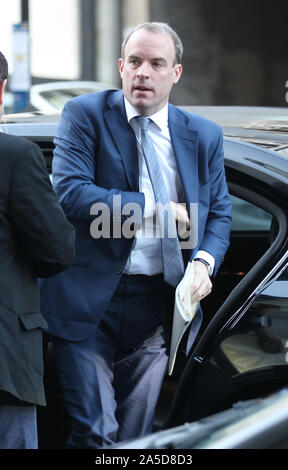 Londres, Royaume-Uni. 20 octobre 2019. Stephen Barclay Secrétaire d'État à la sortie de l'Union européenne vu arriver aux studios de la BBC à Londres crédit: Banque D'Images