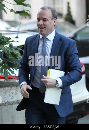 Londres, Royaume-Uni. 20 octobre 2019. Stephen Barclay Secrétaire d'État à la sortie de l'Union européenne vu arriver aux studios de la BBC à Londres crédit: Banque D'Images