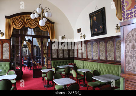 Cracovie. Cracovie. La Pologne. Noworolski Cafe, un des plus anciens cafés de la Halle aux Draps (Sukiennice). Banque D'Images