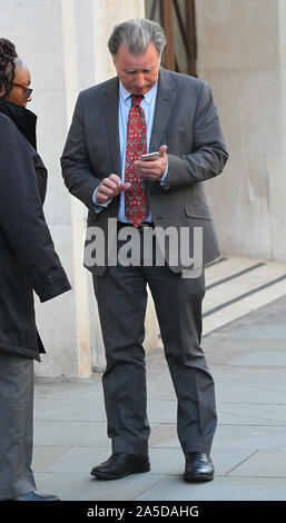 Londres, Royaume-Uni. 20 octobre 2019. Sir Oliver Letwin vu quitter les studios de la BBC à Londres Banque D'Images