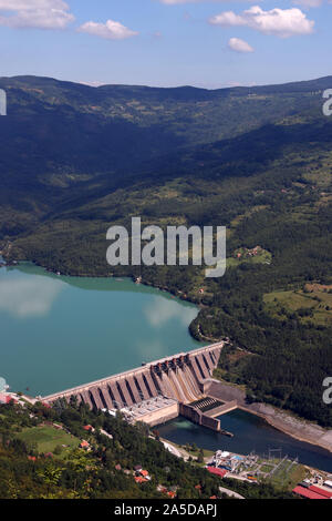 Centrale hydroélectrique sur la rivière Drina Serbie Perucac landscape Banque D'Images