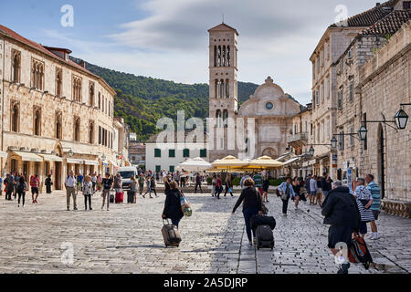 Clocher de la cathédrale Saint-Étienne place de la ville de Pjaca île de Hvar Croatie Banque D'Images