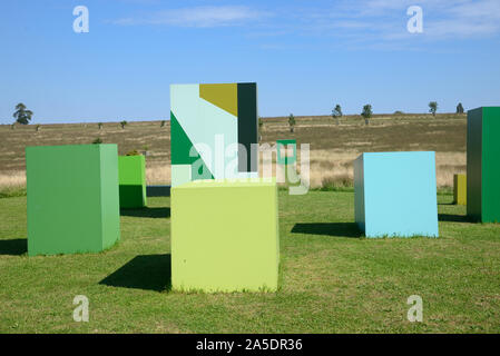 Logement Vert (2019) Sculpture ou d'Art Installation par Krijn de Koning sur Vieille Ville Meadow Compton Verney Warwickshire Angleterre Banque D'Images