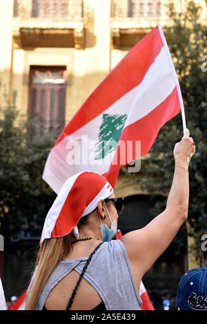 Manifestant anti-gouvernementaux, le centre-ville, Beyrouth, Liban. 19 Octobre 2019 Banque D'Images