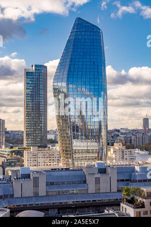 Un bâtiment de Blackfriars (aussi connu sous le nom de vase) et la Tour de Southbank, Londres, Royaume-Uni. Banque D'Images