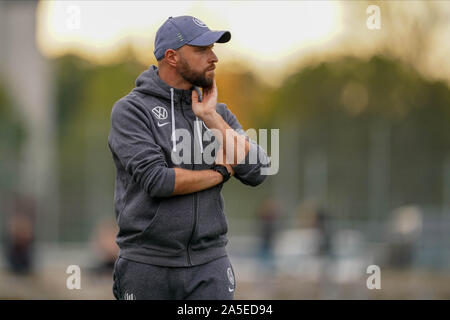Francfort, Allemagne. 20 Oct, 2019. Stephan Lerch Manager de Vfl Wolfsburg lors de la Ligue des femmes 'Die Liga' match de football entre 1. FFC Francfort Vfl Wolfsburg et femmes au Stadion am Brentanobad le 20 octobre 2019 à Francfort, Allemagne (photo de Daniela Porcelli/SPP) SPP : Crédit Photo de la presse sportive. /Alamy Live News Banque D'Images