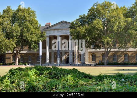 La Saatchi Gallery, Duke of York's siège, King's Road, Chelsea, à l'ouest de Londres, Royaume-Uni Banque D'Images