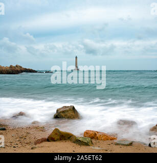 Le cap de la Hague, Manche / France - 17 août 2019 : vue sur le Phare de Goury le phare sur la côte nord de la Normandie en France Banque D'Images