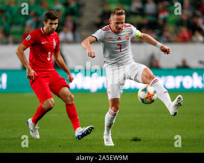 BUDAPEST, HONGRIE - 13 octobre 2019 - (r-l) Balazs Dzsudzsak contrôle le ballon avant de Shahriyar Rahimov durant la Hongrie v Azerbaïdjan Qualificatif de l'Euro de Groupama Arena. Banque D'Images