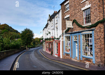 Boutiques le long du quai à Ironbridge, Telford & Wrekin, Shropshire Banque D'Images