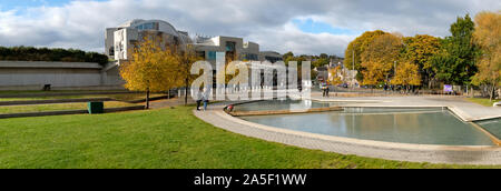 Edinburgh, Ecosse, Royaume-Uni. 20 octobre, 2019. Météo France : une journée ensoleillée à Édimbourg au parlement écossais. Credit : Skully/Alamy Live News Banque D'Images