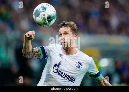 Berlin, Allemagne. 20 Oct, 2019. Soccer : Bundesliga, 1899 Hoffenheim - FC Schalke 04, 8e journée, dans le PreZero Arena. Schalkes Guido Burgstaller joue la balle. Credit : Uwe Anspach/DPA - NOTE IMPORTANTE : en conformité avec les exigences de la DFL Deutsche Fußball Liga ou la DFB Deutscher Fußball-Bund, il est interdit d'utiliser ou avoir utilisé des photographies prises dans le stade et/ou la correspondance dans la séquence sous forme d'images et/ou vidéo-comme des séquences de photos./dpa/Alamy Live News Banque D'Images