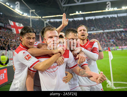 Jubilation Rouwen HENNINGS (D) après son but à 1 : 0, de gauche à droite Dawid KOWNACKI (D), Rouwen HENNINGS (D), Niko GIESSELMANN (D), Adam BODZEK (D) Football 1. Bundesliga, 8.journée, Fortuna Dusseldorf (D) - FSV FSV FSV Mainz 05 (MZ), le 19.10.2019 à Düsseldorf / Allemagne. ¬ | conditions dans le monde entier Banque D'Images