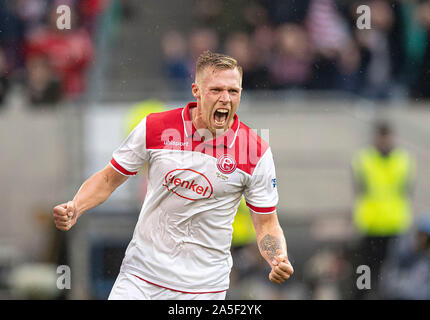 Jubilation Rouwen HENNINGS (D) après son but à 1 : 0, football 1. Bundesliga, 8.journée, Fortuna Dusseldorf (D) - FSV FSV FSV Mainz 05 (MZ), 19.10.2019 à Düsseldorf / Allemagne. ¬ | conditions dans le monde entier Banque D'Images