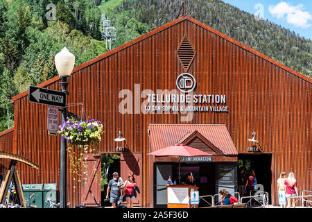 Telluride, États-Unis - 14 août 2019 : Petite ville dans le Colorado pour la construction de la station de téléphérique de village de montagne en été Banque D'Images