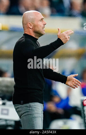 Berlin, Allemagne. 20 Oct, 2019. Soccer : Bundesliga, 1899 Hoffenheim - FC Schalke 04, 8e journée, dans le PreZero Arena. L'entraîneur Alfred Schreuder Hoffenheim de gestes. Credit : Uwe Anspach/DPA - NOTE IMPORTANTE : en conformité avec les exigences de la DFL Deutsche Fußball Liga ou la DFB Deutscher Fußball-Bund, il est interdit d'utiliser ou avoir utilisé des photographies prises dans le stade et/ou la correspondance dans la séquence sous forme d'images et/ou vidéo-comme des séquences de photos./dpa/Alamy Live News Banque D'Images