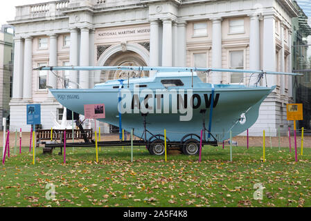 La Polly Higgins bateau rébellion Extinction exposé au National Maritime Museum Banque D'Images