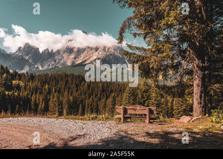 Vue panoramique sur les Dolomites en automne Banque D'Images