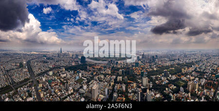 Vue panoramique vue aérienne de la ville d'Ho Chi Minh, Saigon avec les principaux domaines de la ville, tous les grands immeubles de grande hauteur du quartier des affaires Banque D'Images