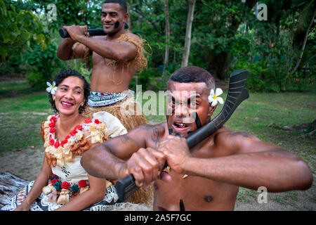 Guerriers Fidjien traditionnel portrait à Malolo Island Resort et Likuliku Resort, groupe d'îles Mamanucas Fidji Banque D'Images