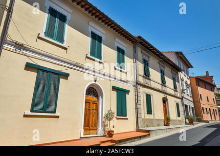 Montopoli in Val d'Arno rue étroite de l'architecture. C'est une municipalité dans la province de Pise dans la région Toscane. Banque D'Images