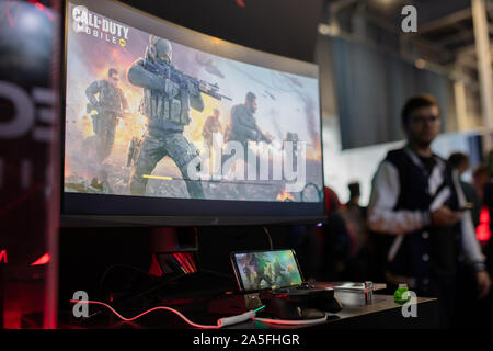 POZNAN, POLOGNE - octobre, 19e 2019 : 'Call of Duty : Mobile' jeu à ROG position sur le PGA2019. PGA2019 est un ordinateur Jeux et divertissement évènement organiser Banque D'Images