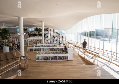 Helsinki, Finlande - le 09 juin 2019:l'Helsinki nouvelle bibliothèque centrale publique Oodi avec toute une gamme de services et d'installations Banque D'Images