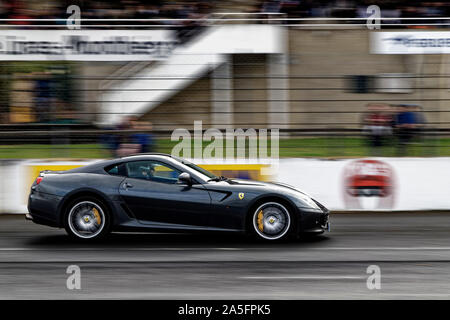 La France, de Linas-Montlhéry. 19 Oct, 2019. Rencontre italienne 2019, l'Autodrome de Linas-Montlhéry le circuit mythique de Linas-Montlhéry, en France. Banque D'Images