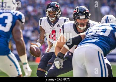 Indianapolis, Indiana, USA. 20 Oct, 2019. Watson, Deshaun], prend le jonc dans la première moitié du match entre les Houston Texans et les Indianapolis Colts au Lucas Oil Stadium, Indianapolis, Indiana. Crédit : Scott Stuart/ZUMA/Alamy Fil Live News Banque D'Images