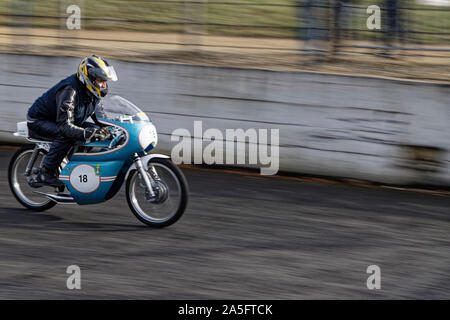 La France, de Linas-Montlhéry. 19 Oct, 2019. Rencontre italienne 2019, l'Autodrome de Linas-Montlhéry le circuit mythique de Linas-Montlhéry, en France. Banque D'Images