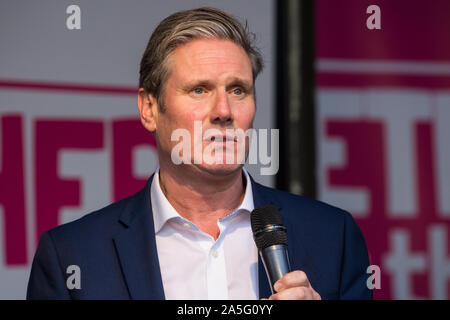 Londres, Royaume-Uni. 19 octobre, 2019. Sir Keir Starmer, Shadow Secrétaire d'État à la sortie de l'Union européenne, les adresses des centaines de milliers de pro-ec de l'UE Banque D'Images