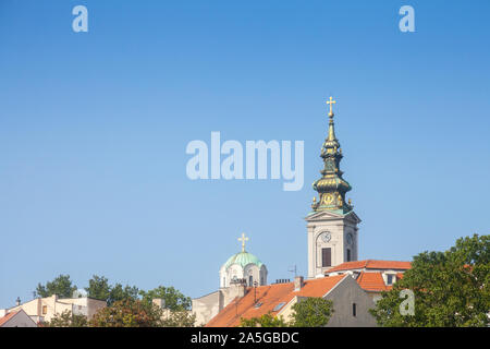 Panorama de la vieille ville de Belgrade avec un accent sur la cathédrale Saint Michel, également connu sous le nom de Crkva Saborna, avec sa célèbre horloge vu de loin. Banque D'Images