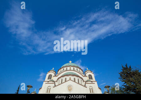 Cathédrale Saint-sava (Temple Hram Svetog Save) dans l'après-midi vu de l'extérieur. Cette église orthodoxe est l'un des principaux monuments de l'habitant Banque D'Images