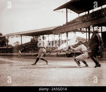 Babe Ruth au bâton, Garret attraper 1921 Banque D'Images