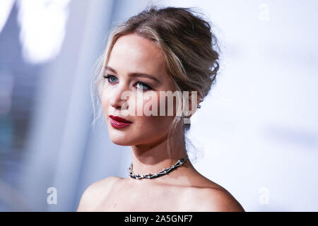 (Dossier) Jennifer Lawrence Maroney Cooke se marie. Jennifer Lawrence Maroney Cooke et lié le noeud samedi soir à Belcourt de Newport, Rhode Island spectaculaire un joli manoir. Parmi les invités ont été Ashley Olsen, Kris Jenner, Emma Stone, Corey Gamble, Cameron Diaz, Nicole Richie et Sienna Miller. WESTWOOD, LOS ANGELES, CALIFORNIE, USA - 14 DÉCEMBRE : actrice Jennifer Lawrence portant une robe Dior, Christian Louboutin, et Beladora et joaillerie bijoux arrive à la première mondiale de Columbia Pictures 'passagers' qui s'est tenue au Regency Village Theatre le 14 décembre 2016 à Westwood, Los Ange Banque D'Images