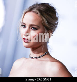 (Dossier) Jennifer Lawrence Maroney Cooke se marie. Jennifer Lawrence Maroney Cooke et lié le noeud samedi soir à Belcourt de Newport, Rhode Island spectaculaire un joli manoir. Parmi les invités ont été Ashley Olsen, Kris Jenner, Emma Stone, Corey Gamble, Cameron Diaz, Nicole Richie et Sienna Miller. WESTWOOD, LOS ANGELES, CALIFORNIE, USA - 14 DÉCEMBRE : actrice Jennifer Lawrence portant une robe Dior, Christian Louboutin, et Beladora et joaillerie bijoux arrive à la première mondiale de Columbia Pictures 'passagers' qui s'est tenue au Regency Village Theatre le 14 décembre 2016 à Westwood, Los Ange Banque D'Images