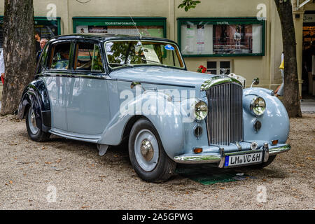 BADEN Baden, Allemagne - juillet 2019 : bleu clair BENTLEY R TYPE oldtimer, réunion de Kurpark. Banque D'Images