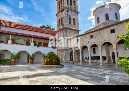 Monastère de Krka. 14e siècle Eglise orthodoxe serbe monastère dédié à l'Archange Michel. Situé dans le Parc National de Krka, Croatie. Droit Banque D'Images