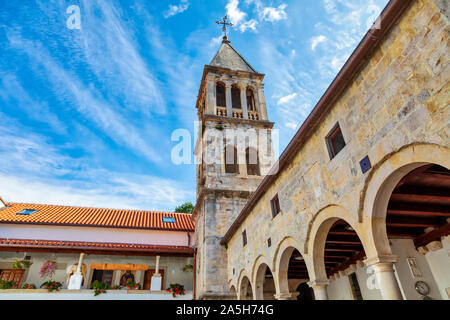 Monastère de Krka. 14e siècle Eglise orthodoxe serbe monastère dédié à l'Archange Michel. Situé dans le Parc National de Krka, Croatie. Droit Banque D'Images