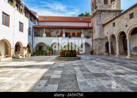 Monastère de Krka. 14e siècle Eglise orthodoxe serbe monastère dédié à l'Archange Michel. Situé dans le Parc National de Krka, Croatie. Droit Banque D'Images