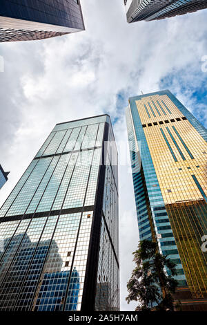 Gratte-ciel sur Gloucester Road. Wan Chai, Hong Kong, Chine. Banque D'Images